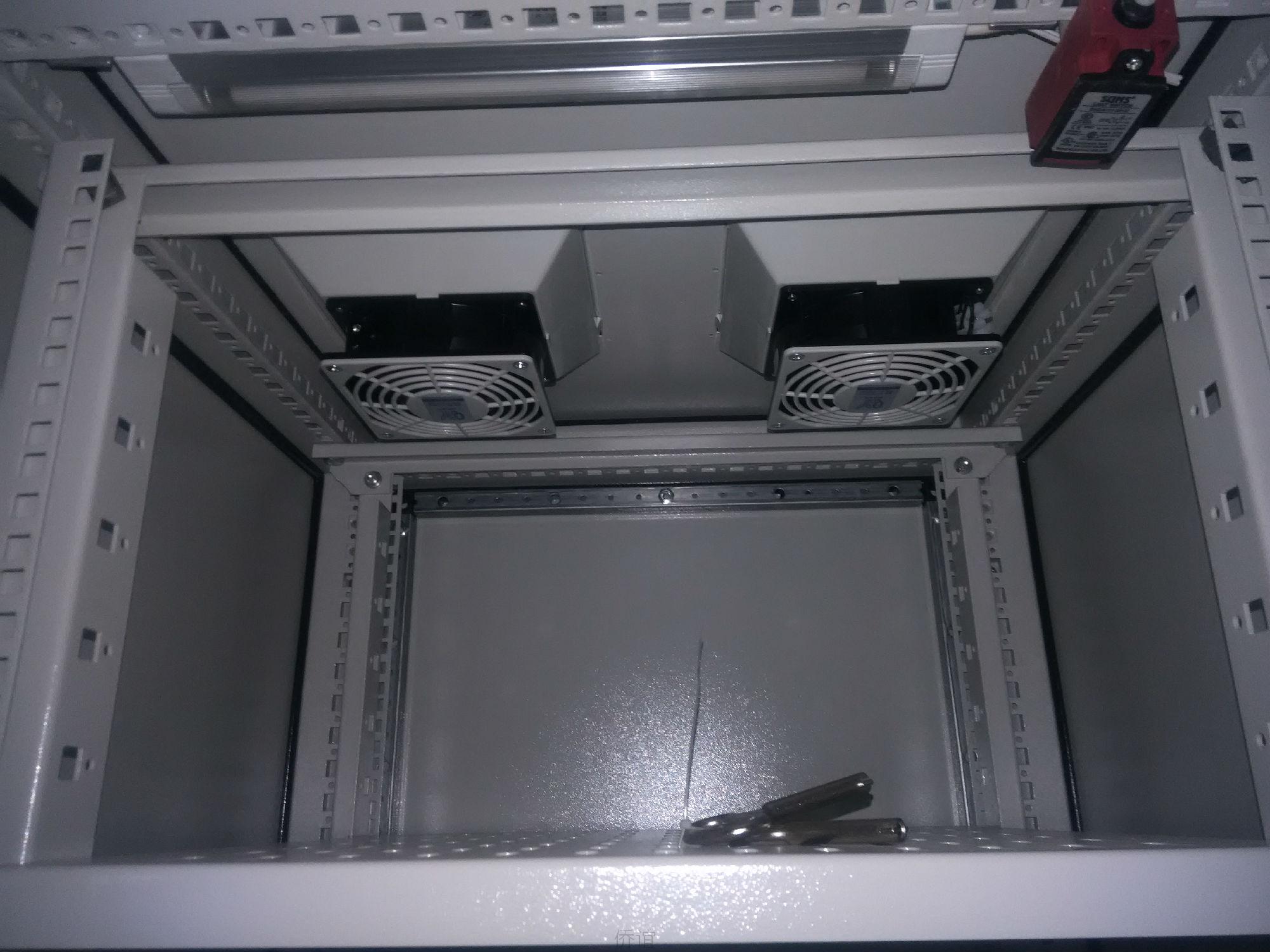 仿威圖網絡柜操作臺應用指南與設計要點